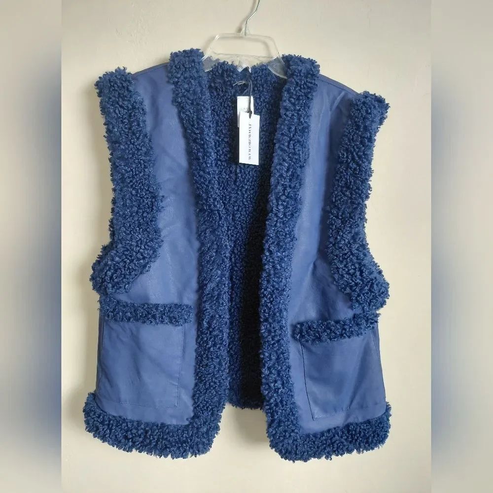 WeWoreWhat NWT Navy Blue Reversible Oversized Sherpa Vest Size Small